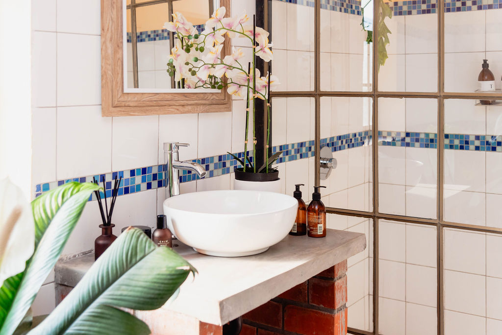 Studio Cottage Bathroom